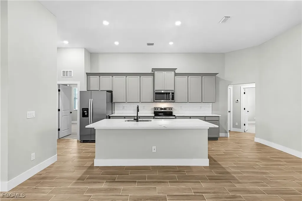 1816 SW 3rd Place Cape Coral FL 33991