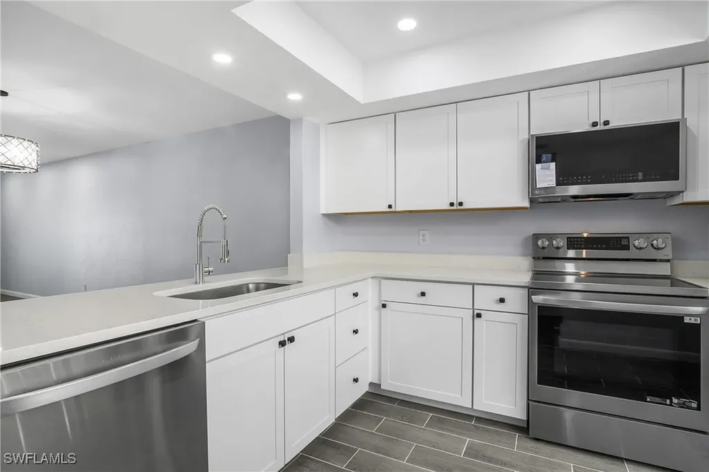 131 Cypress Way E Naples FL 34110