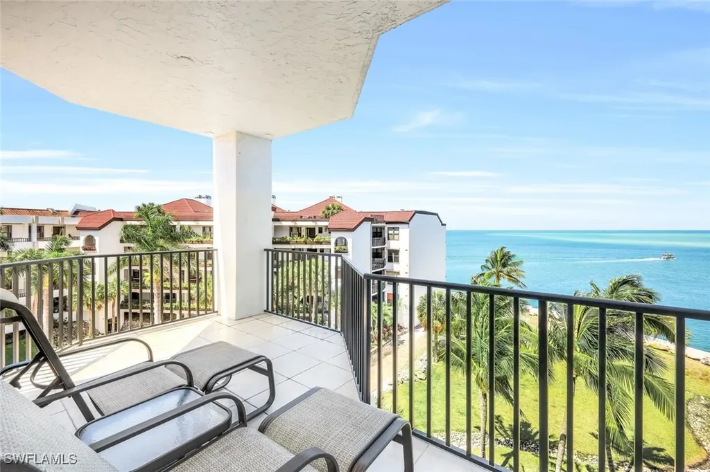 700 La Peninsula Boulevard Naples FL 34113