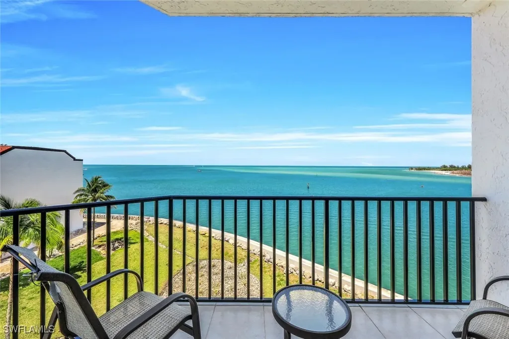 700 La Peninsula Boulevard Naples FL 34113