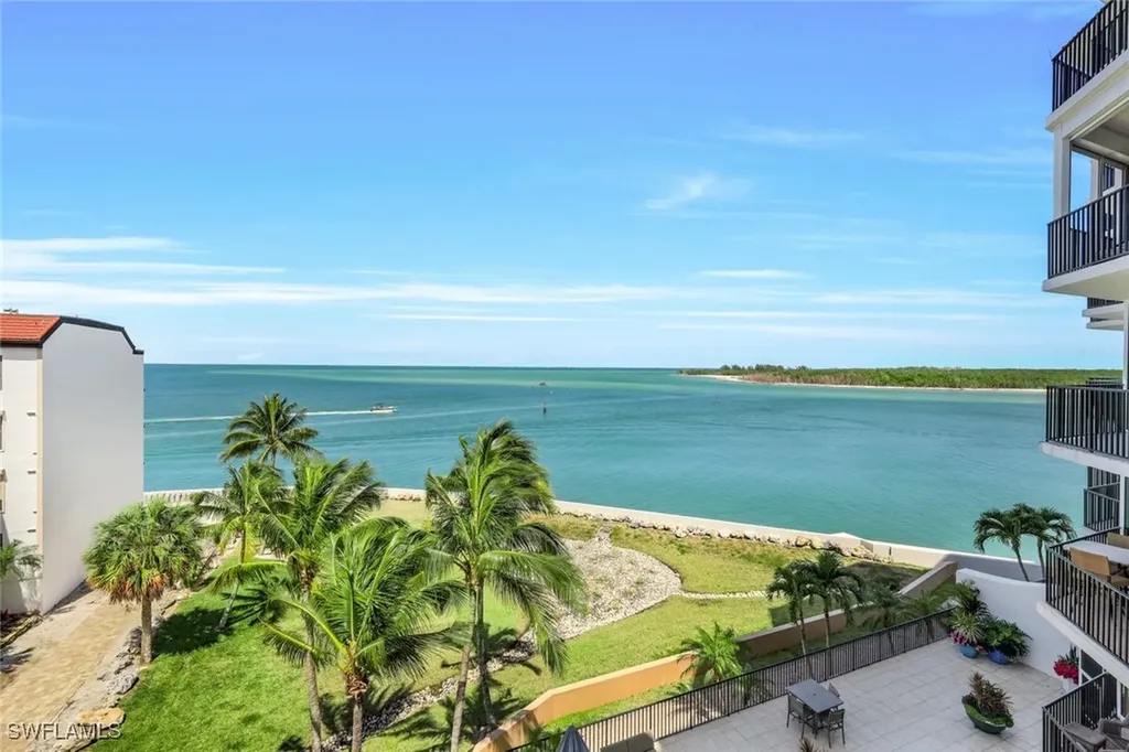 700 La Peninsula Boulevard Naples FL 34113