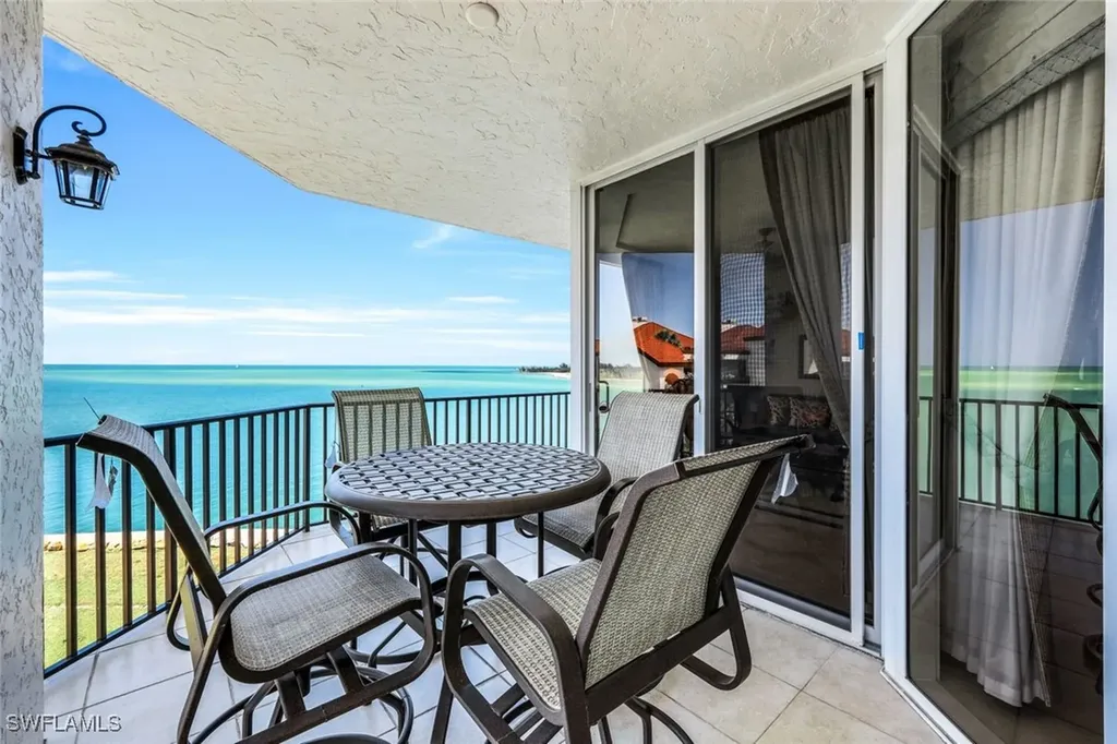 700 La Peninsula Boulevard Naples FL 34113