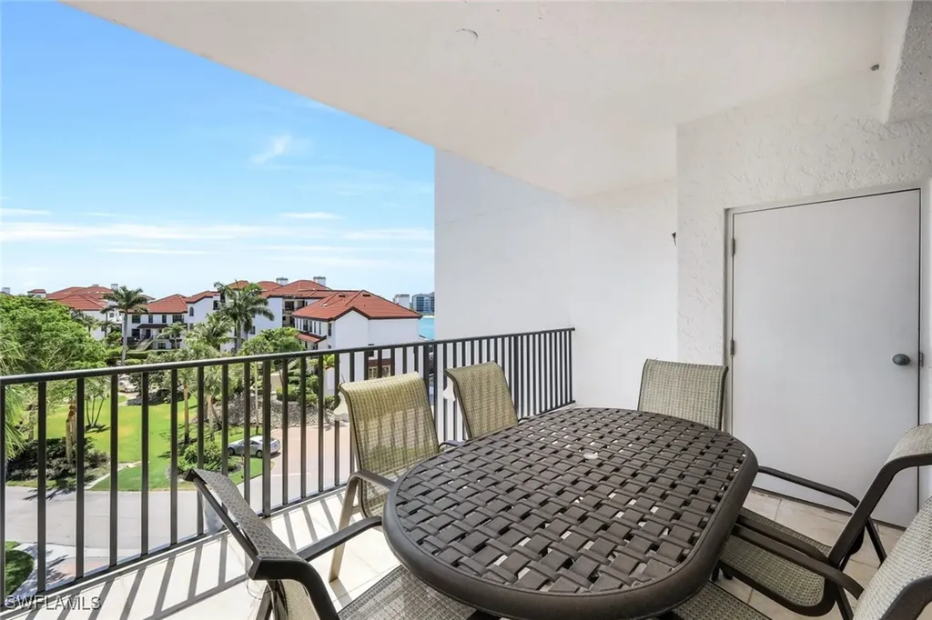 700 La Peninsula Boulevard Naples FL 34113