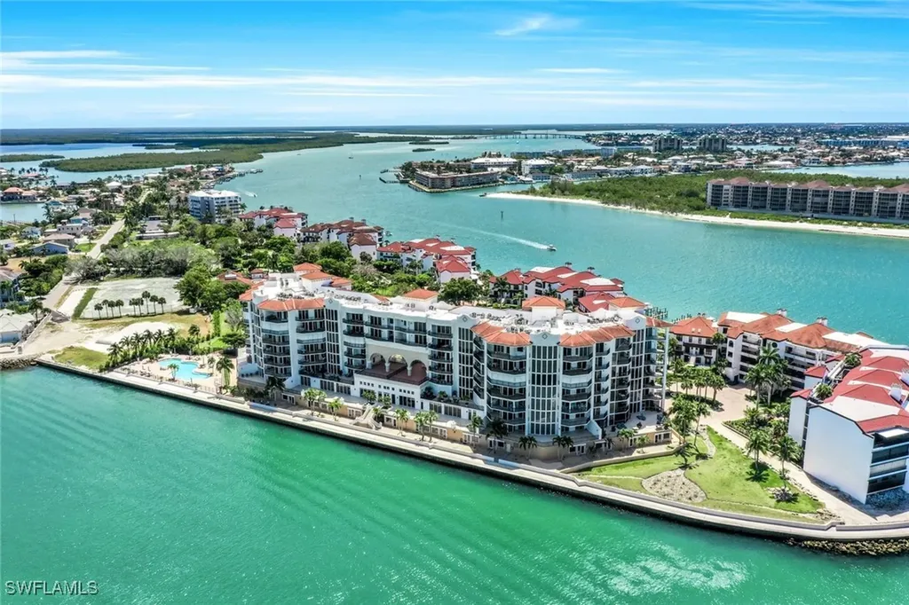 700 La Peninsula Boulevard Naples FL 34113