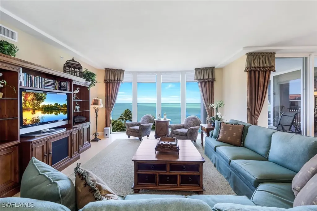 700 La Peninsula Boulevard Naples FL 34113