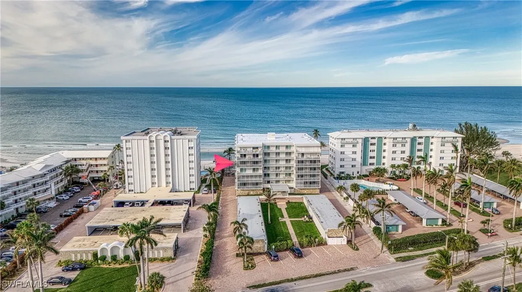 1977 Gulf Shore Boulevard N Naples FL 34102
