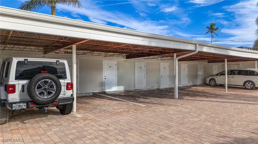 1977 Gulf Shore Boulevard N Naples FL 34102