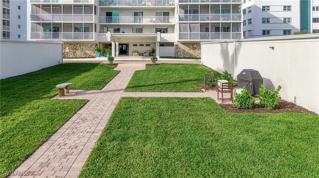 1977 Gulf Shore Boulevard N Naples FL 34102