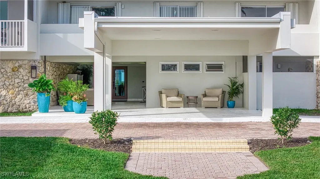 1977 Gulf Shore Boulevard N Naples FL 34102