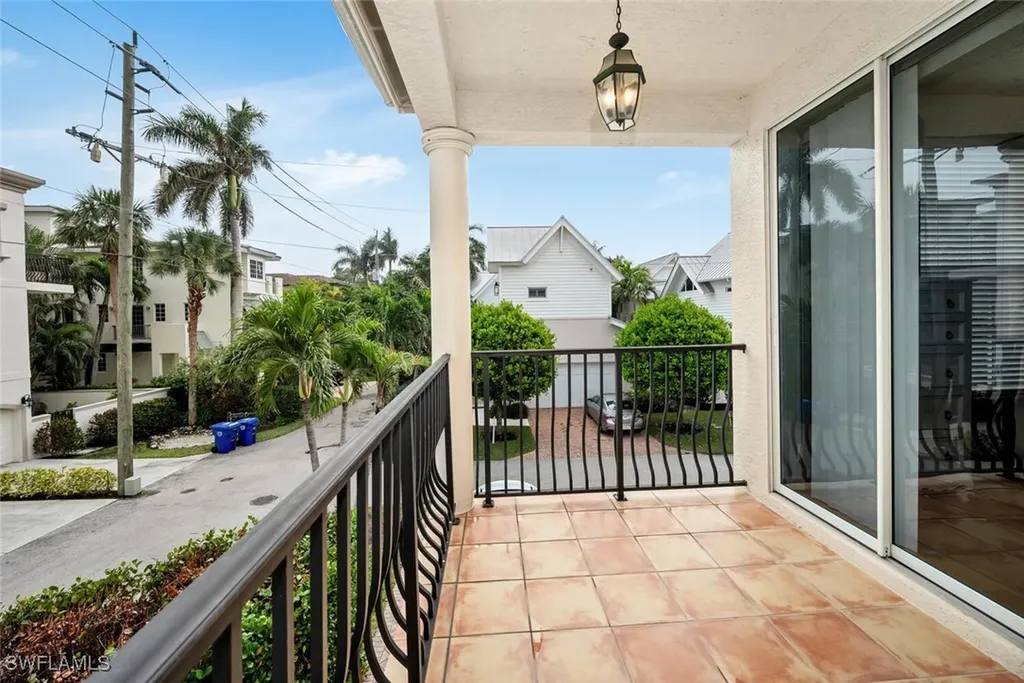 554 3rd Avenue S Naples FL 34102