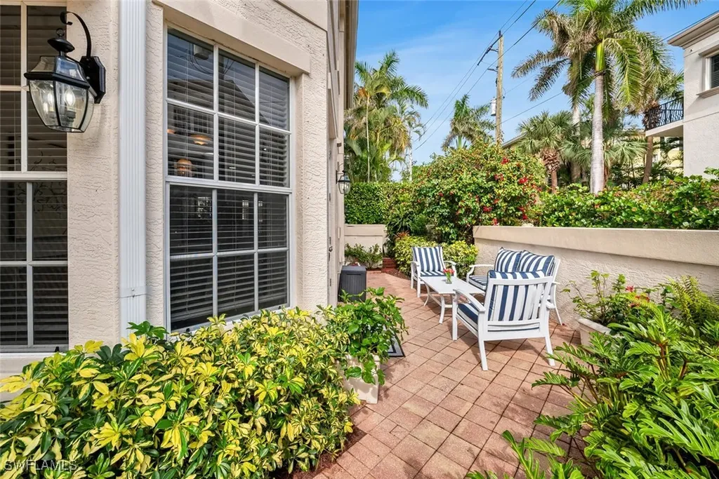 554 3rd Avenue S Naples FL 34102