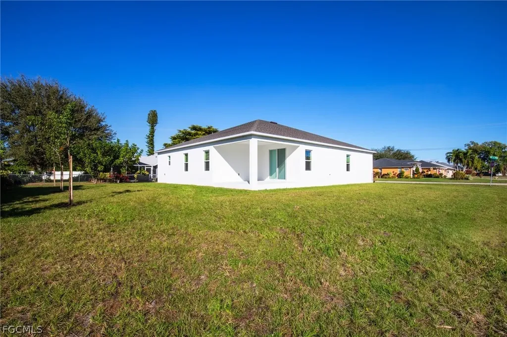 3008 SE 1st Avenue Cape Coral FL 33904