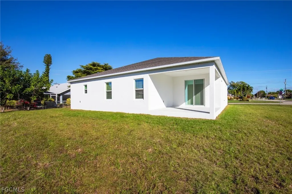 3008 SE 1st Avenue Cape Coral FL 33904