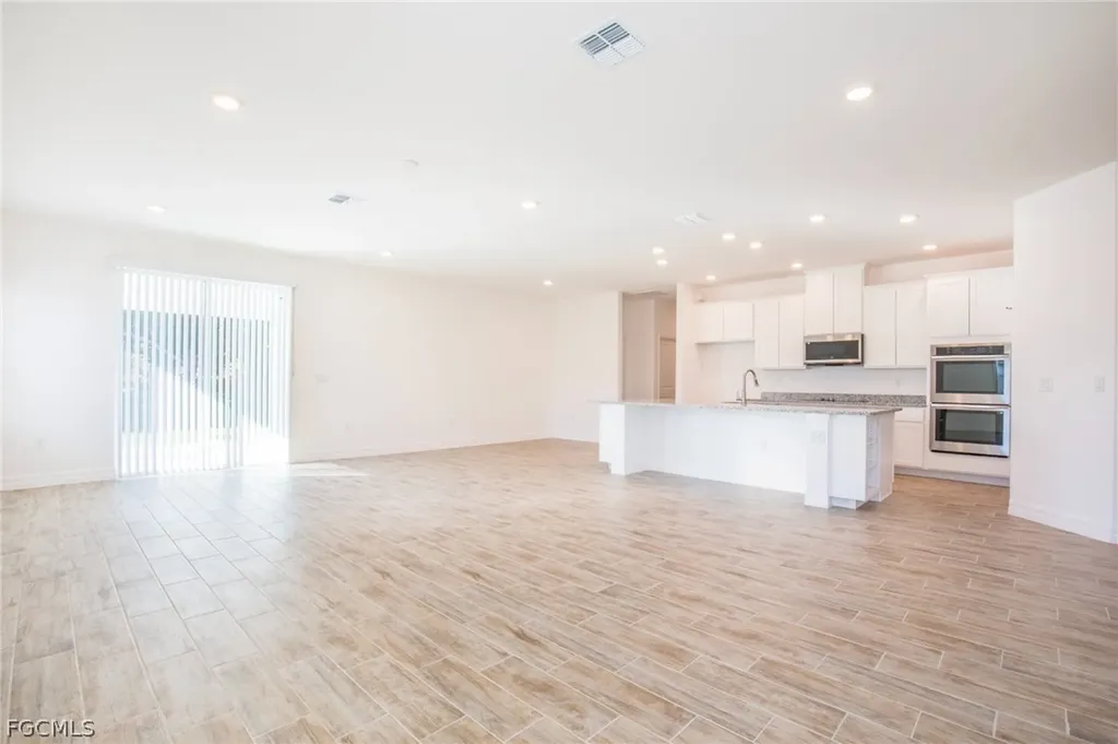 3008 SE 1st Avenue Cape Coral FL 33904