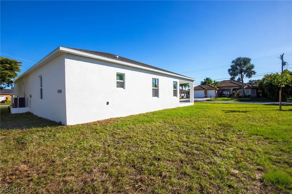 3008 SE 1st Avenue Cape Coral FL 33904