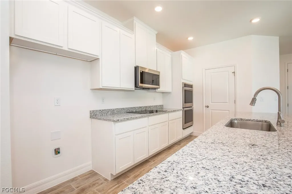 3008 SE 1st Avenue Cape Coral FL 33904