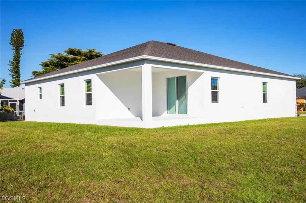 3008 SE 1st Avenue Cape Coral FL 33904