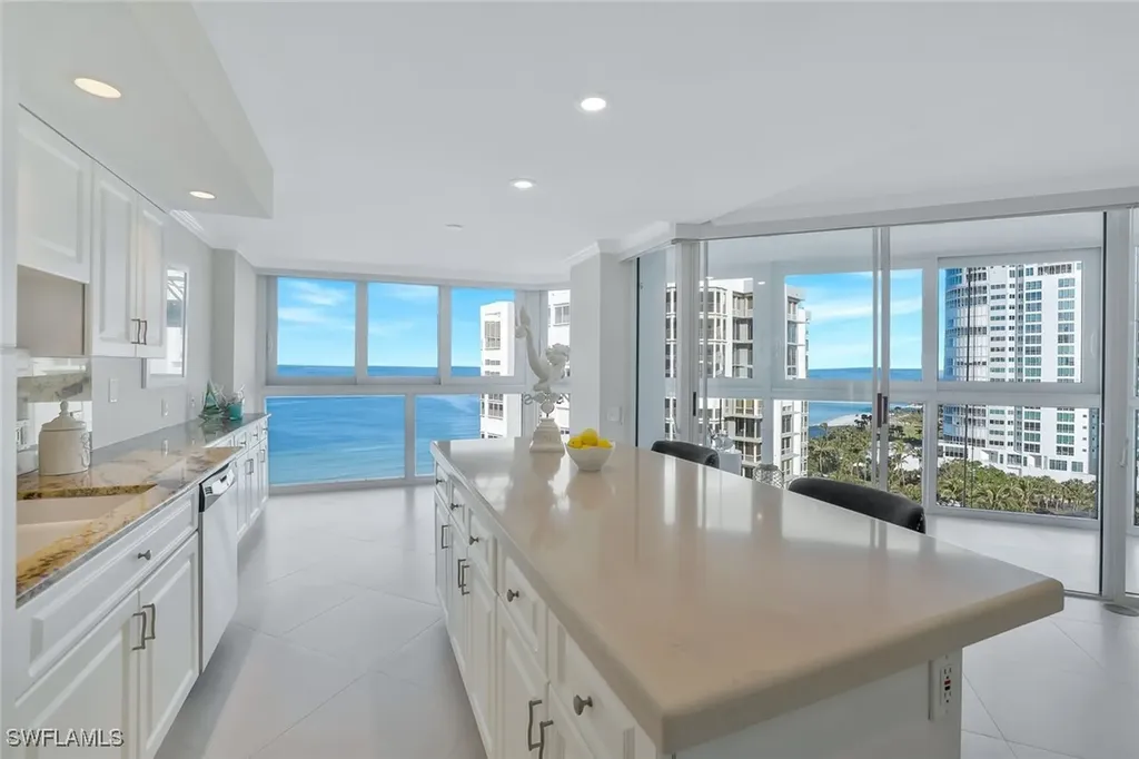 Naples FL, 4041 Gulf Shore Boulevard N, Unit 1403