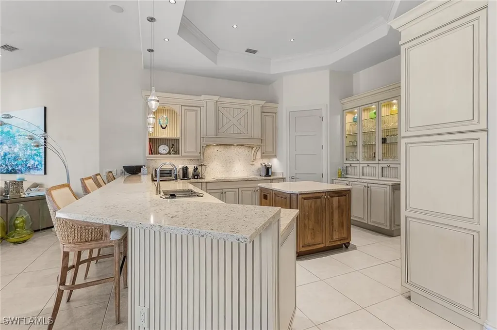 3027 Gardens Boulevard Naples FL 34105