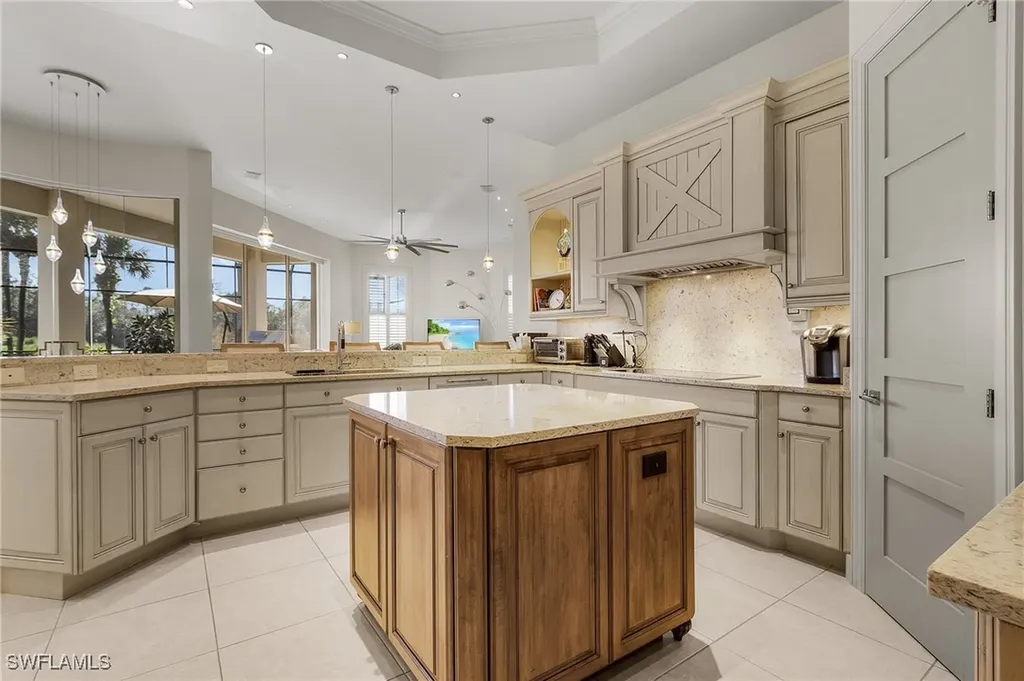 3027 Gardens Boulevard Naples FL 34105