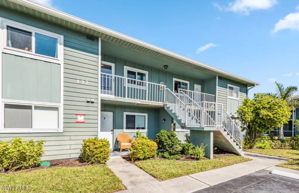 132 Cypress Way E Naples FL 34110