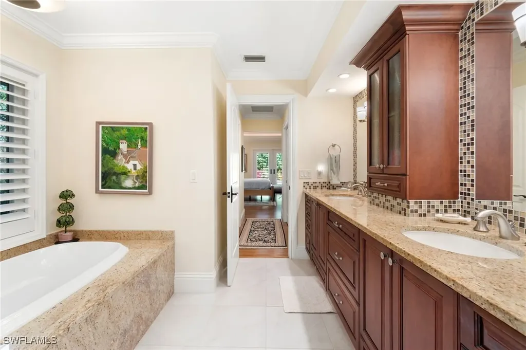 709 Turkey Oak Lane Naples FL 34108