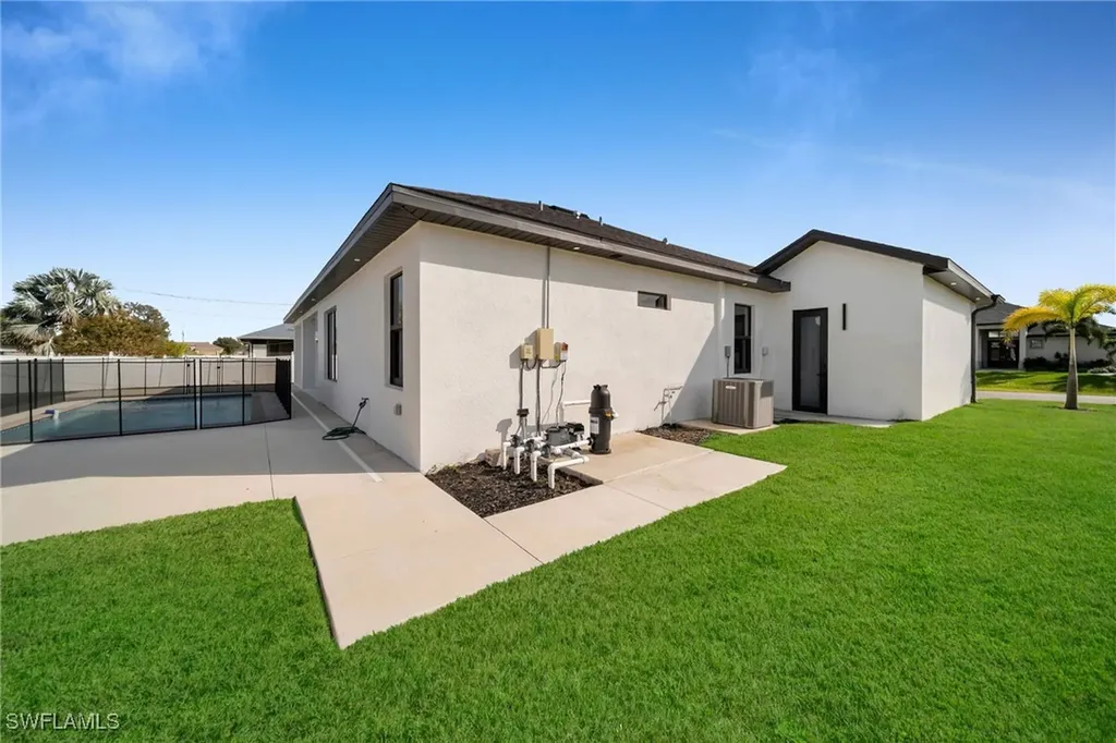 423 NW 6th Terrace Cape Coral FL 33993