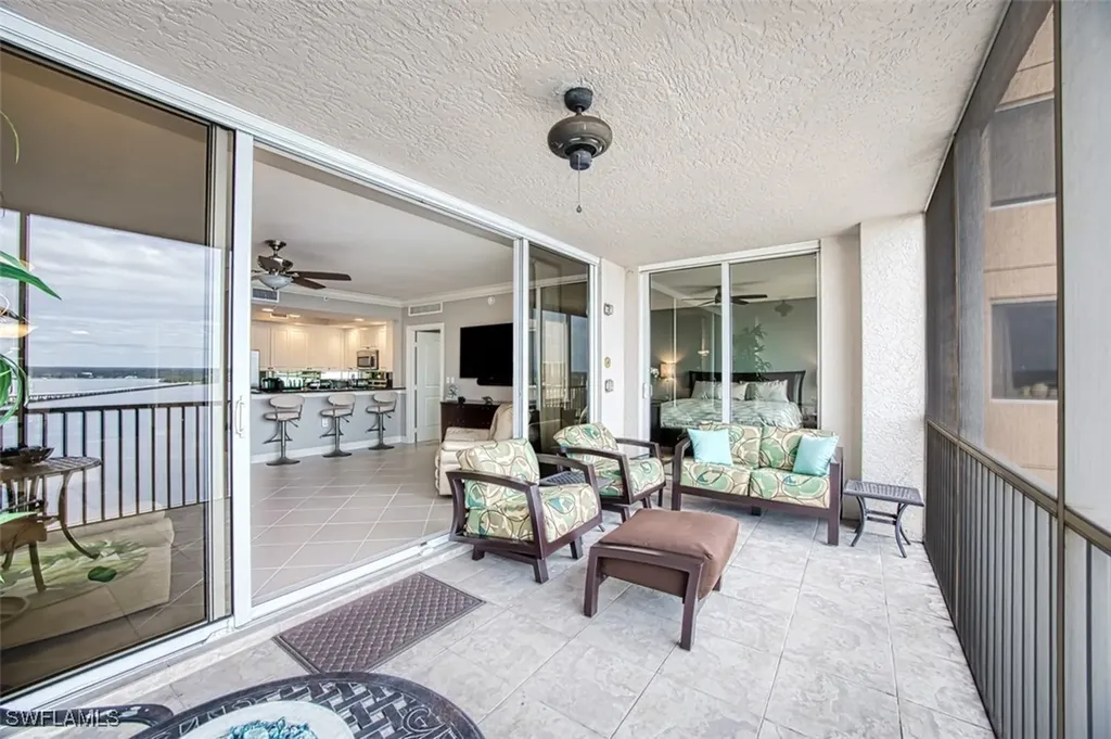2090 W First Street Fort Myers FL 33901