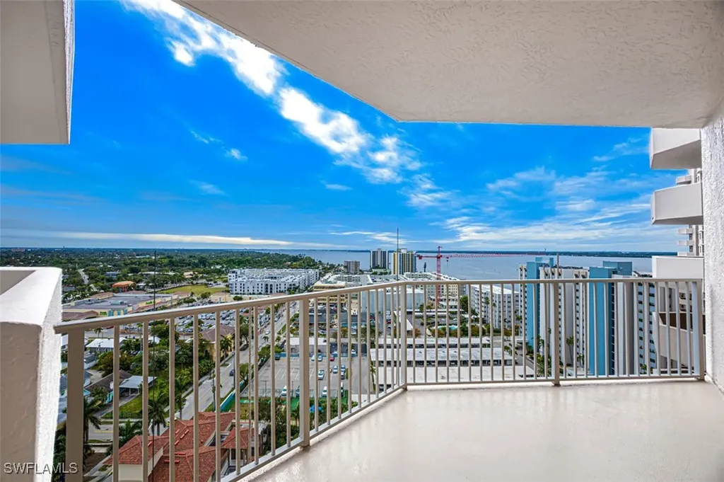 2090 W First Street Fort Myers FL 33901