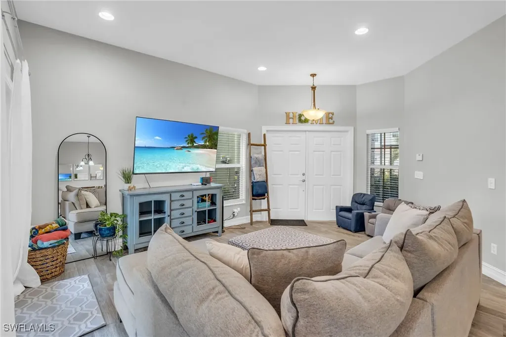 8900 Spring Mountain Way Fort Myers FL 33908