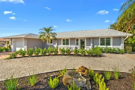 16 Palmview Boulevard