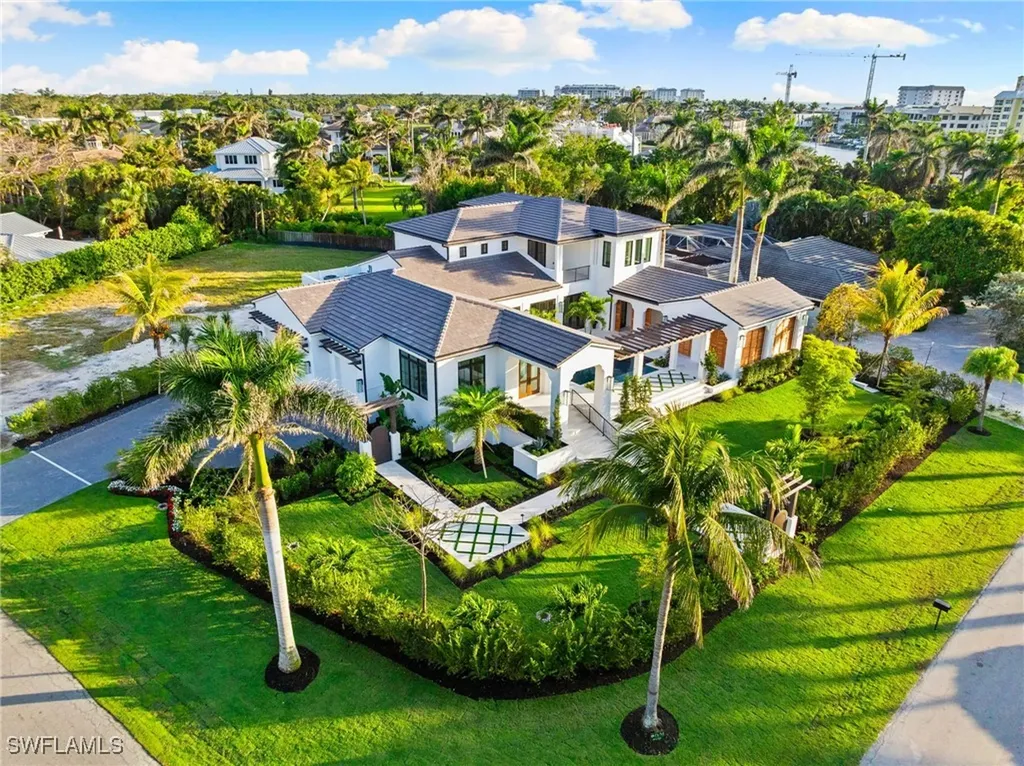 330 Hawser Lane Naples FL 34102
