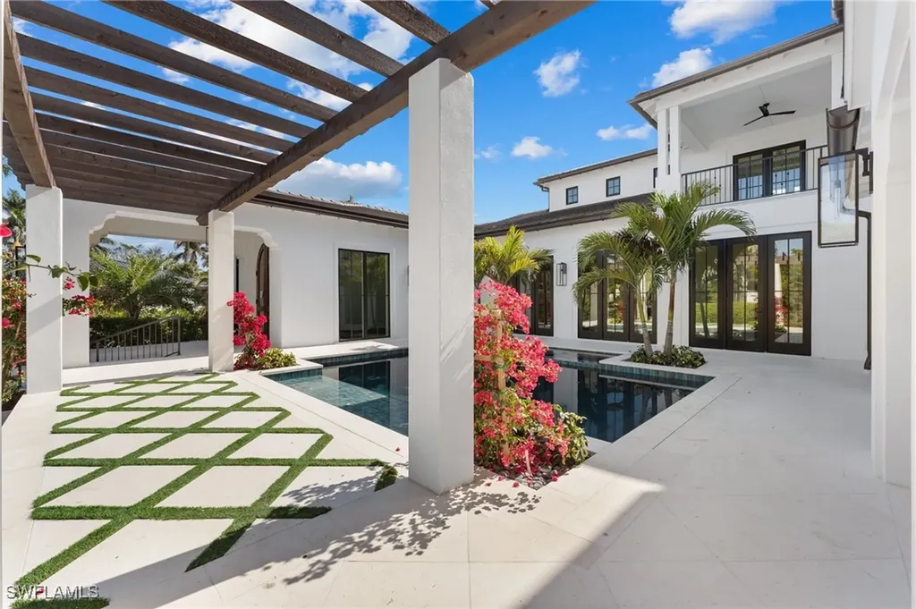 330 Hawser Lane Naples FL 34102