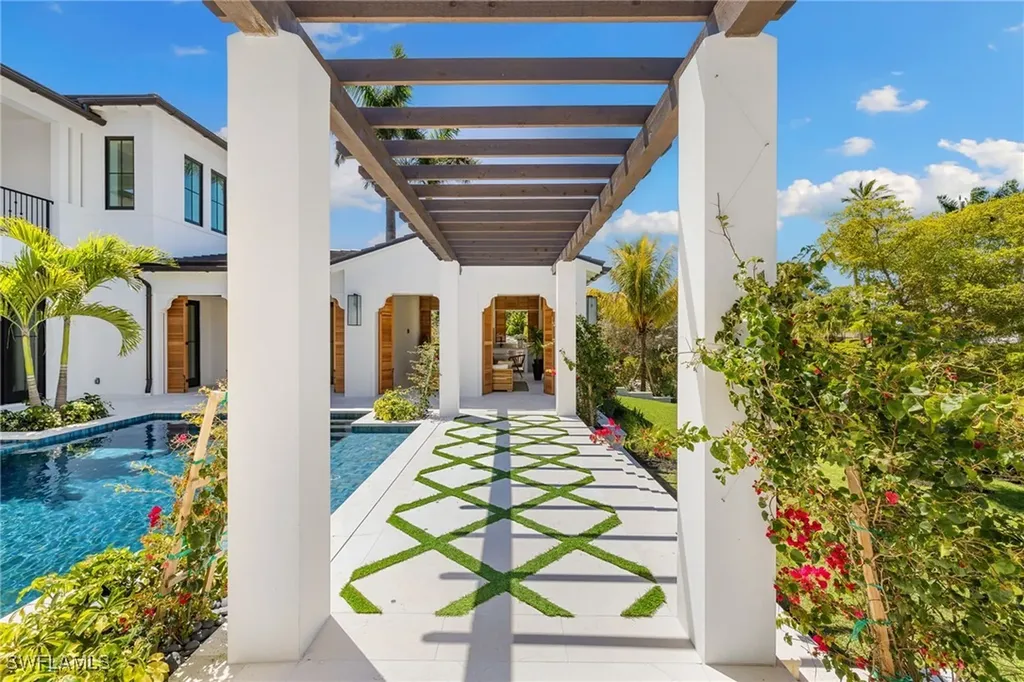 330 Hawser Lane Naples FL 34102