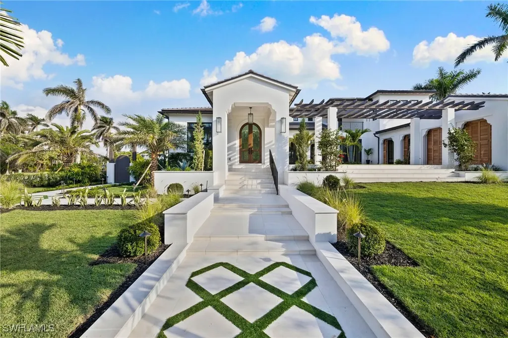 330 Hawser Lane Naples FL 34102