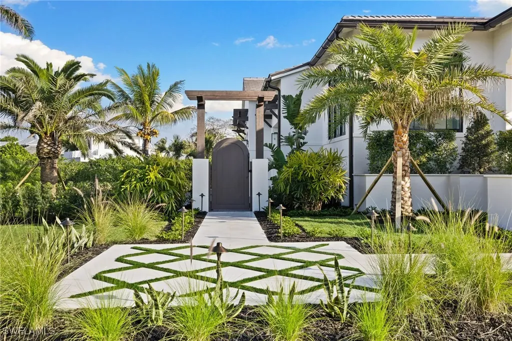 330 Hawser Lane Naples FL 34102