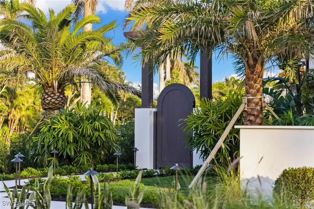 330 Hawser Lane Naples FL 34102