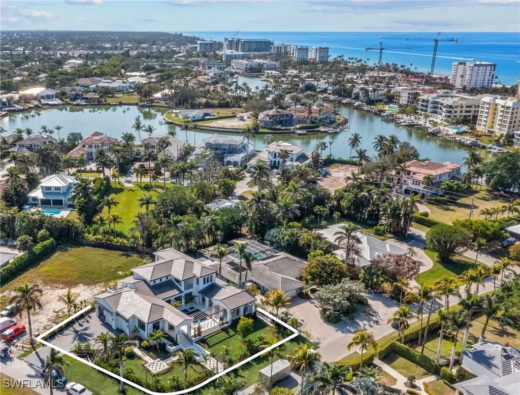 330 Hawser Lane Naples FL 34102