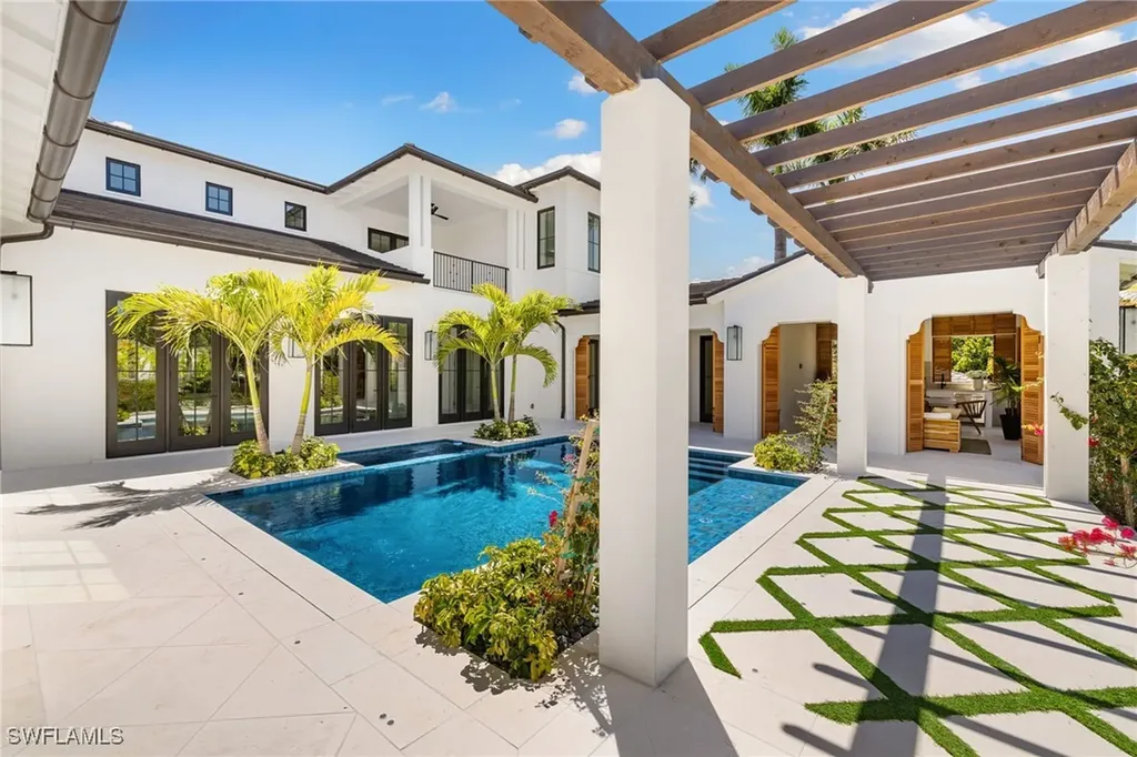 330 Hawser Lane Naples FL 34102