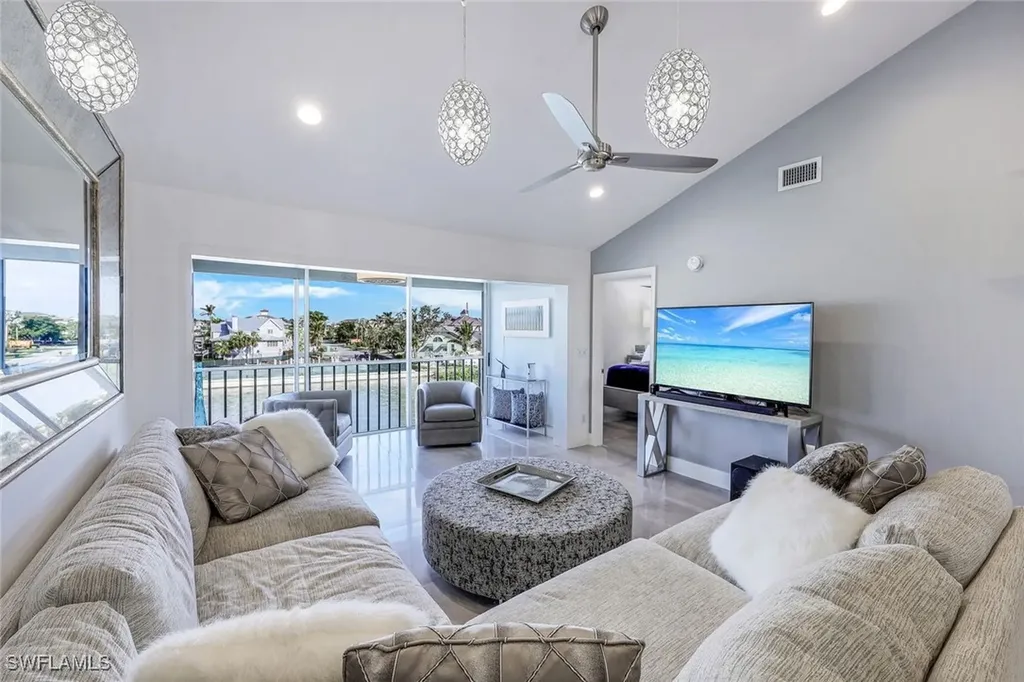 10684 Gulf Shore Drive Naples FL 34108