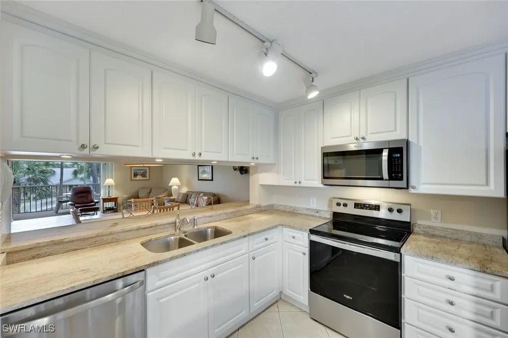 3072 Sandpiper Bay Circle Naples FL 34112