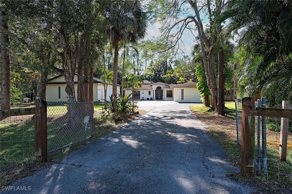 5530 Palmetto Woods Drive Naples FL 34119