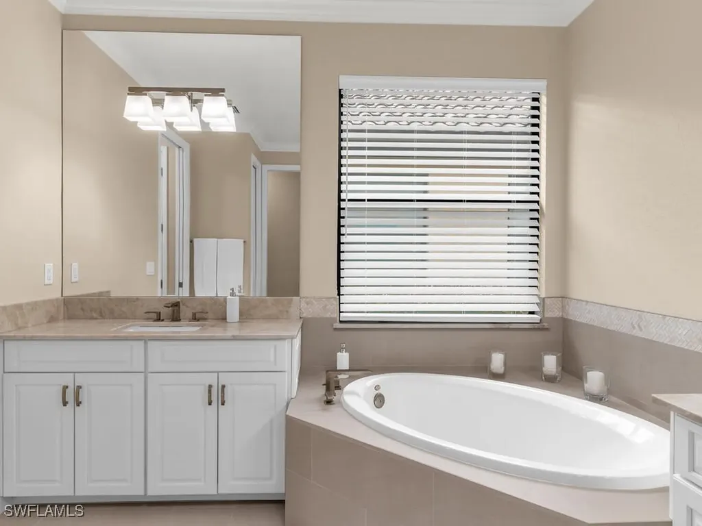 2962 Aviamar Circle Naples FL 34114