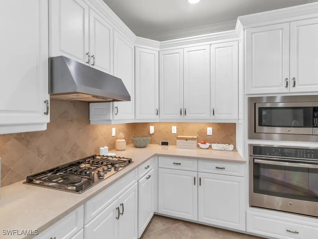 2962 Aviamar Circle Naples FL 34114