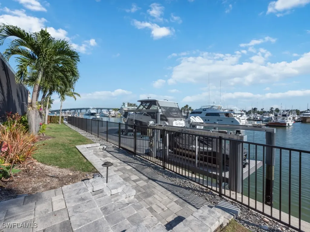 1285 Martinique Court Marco Island FL 34145