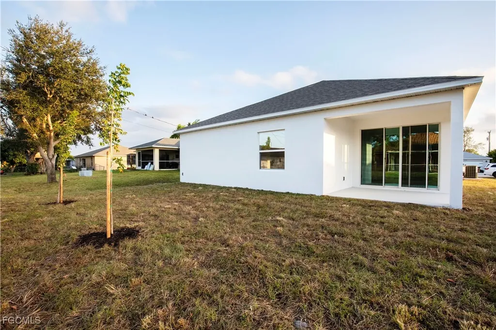 617 SE 3rd Terrace Cape Coral FL 33990