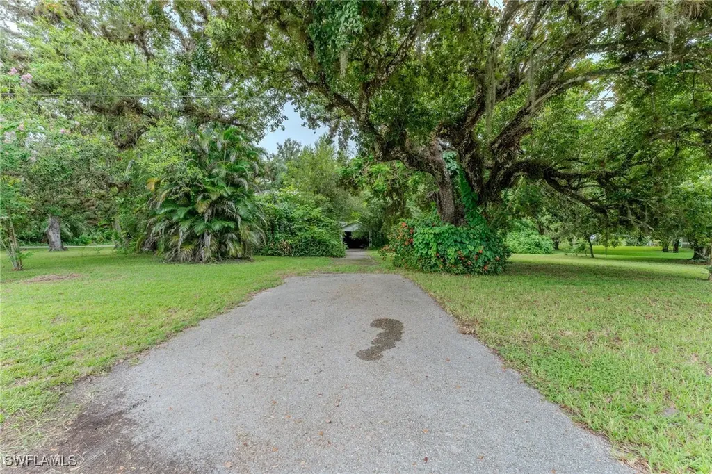 351 E Hickpochee Avenue Labelle FL 33935