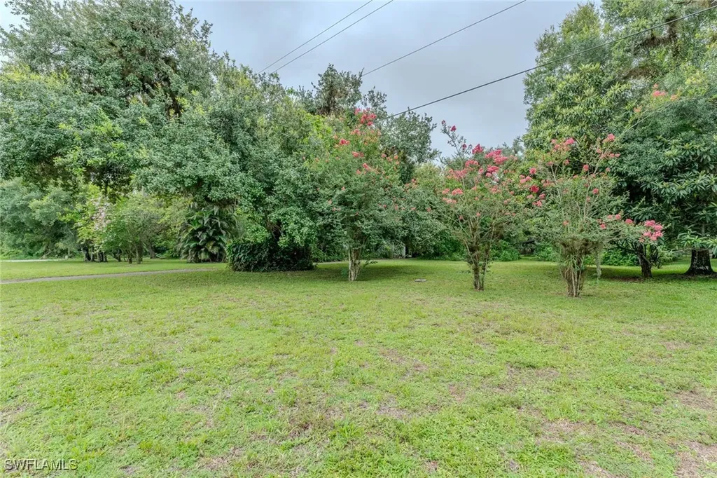 351 E Hickpochee Avenue Labelle FL 33935