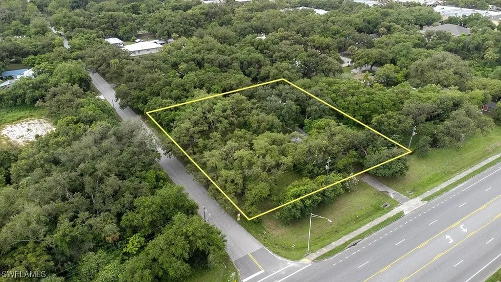 351 E Hickpochee Avenue Labelle FL 33935