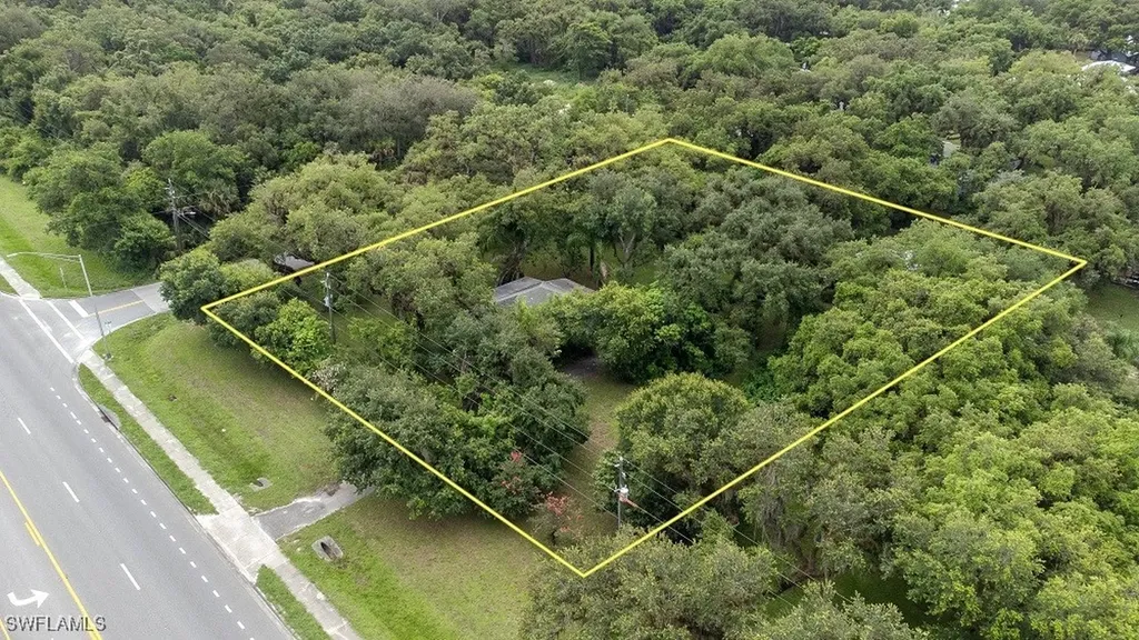 351 E Hickpochee Avenue Labelle FL 33935